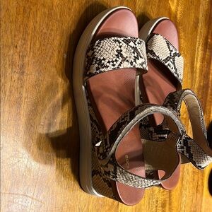 Stylish Snakeskin Pattern Sandals